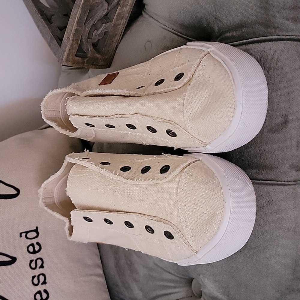 Tan tennis shoes